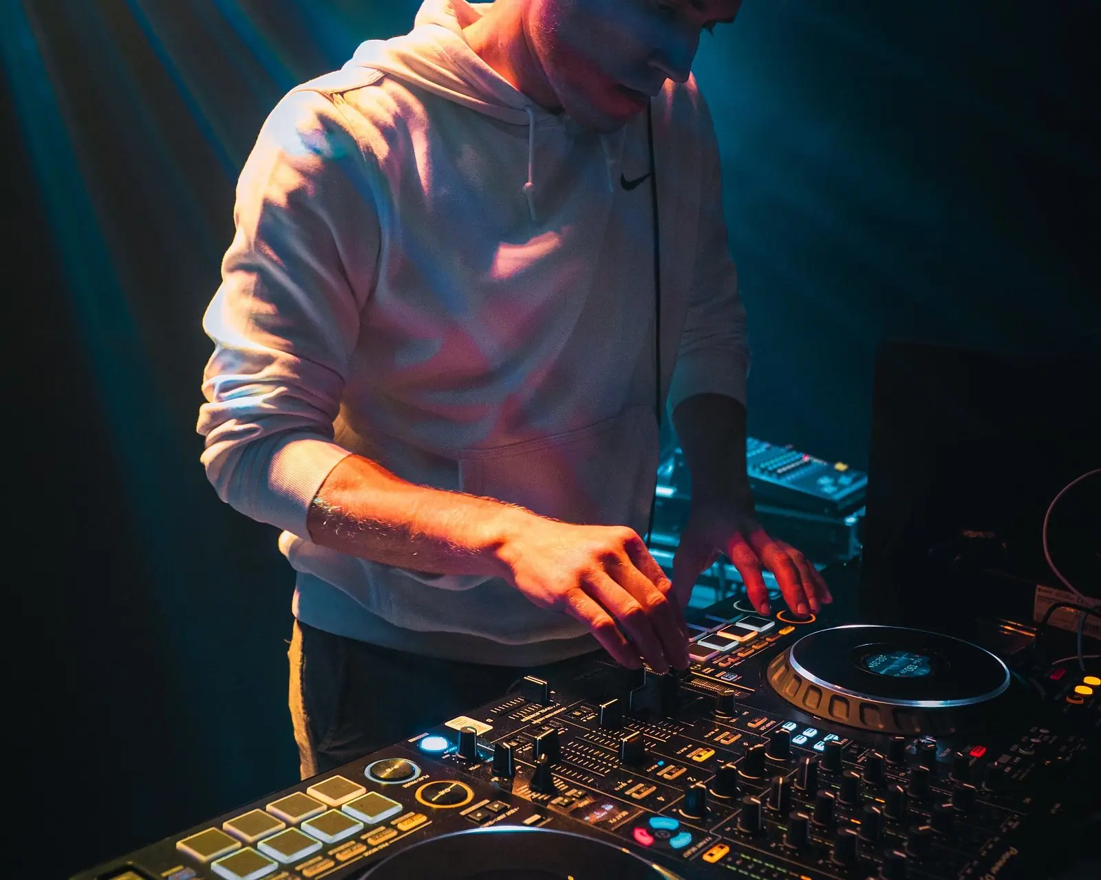 Club – DJ Jonas
